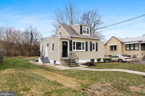 20 Oxford Ave, Gloucester, NJ 08030-1236