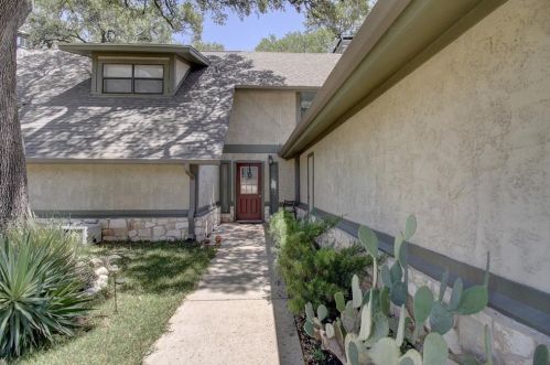 4010 Cima Serena Dr, Austin TX  78759-8110 exterior