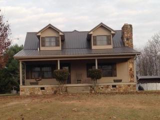 220 Country Ln, Harrogate, TN 37752-5419