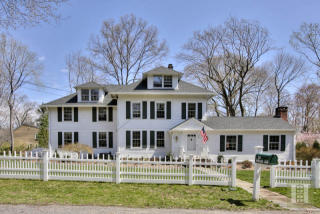 18 Peterick Ln, Tokeneke, CT 06820-3328