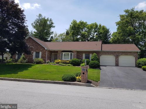 2092 Ashbury Dr, Harrisburg, PA 17112-1548