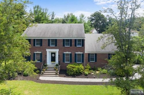 3 Stonewall Ct, Mahwah, NJ 07430-2278