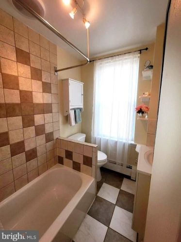 1126 Olden Ave, Trenton NJ 08610-2921 exterior