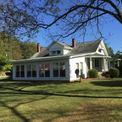 105 Kelley Dr, Walhalla, SC 29691-1876