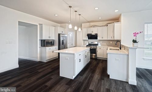 1009 Glen View Dr, York PA  17403-9680 exterior