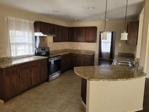 110 La Fawn Cir, Garland TX  75043-2377 exterior