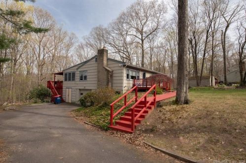 19 Wells Rd, Upper Stepney, CT 06468-1266