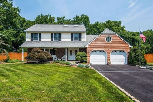 6 Belicose Ct, Middletown, NJ 07748-1578