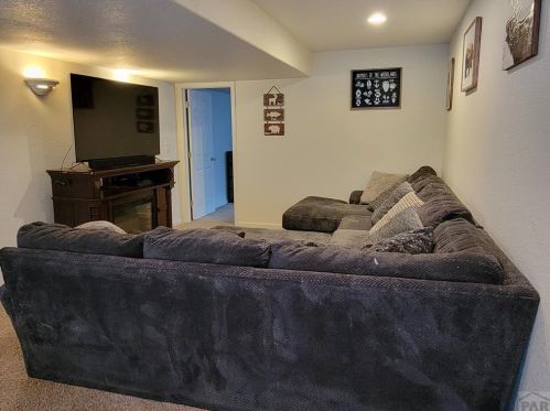 1132 Shenandoah Dr, Pueblo CO  81007-6417 exterior