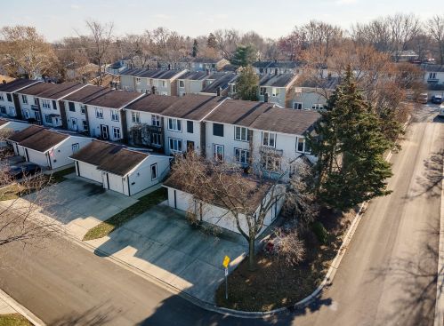 216 Pinewood Ln, Hanover Park, IL 60108-2123