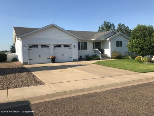 929 19th St, Dickinson, ND 58601-3463