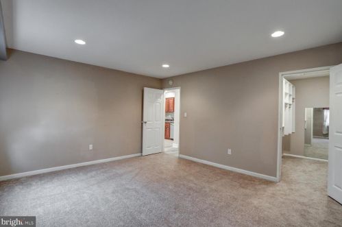 17 Valleybrook Dr, Lancaster PA  17601-4619 exterior