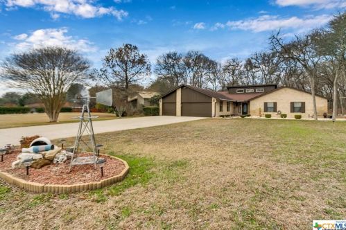 25 Baer Creek Trl, Seguin, TX 78155-4102