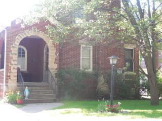 1917 Walnut St, Springfield IL  62704-4049 exterior