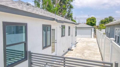 4877 134th St, Hawthorne, CA 90250-5056