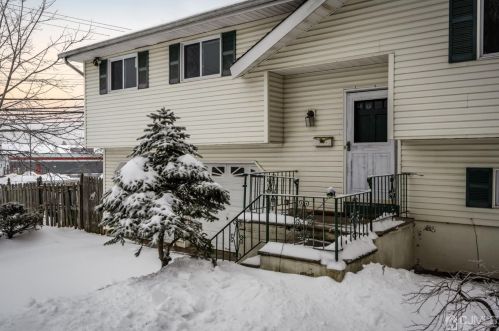 2 Throckmorton Ct, Old Bridge, NJ 08857-2549