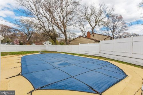 201 Newport Dr, Severna Park MD exterior