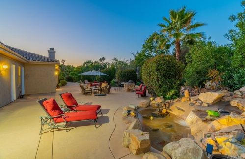 2021 Pleasant Heights Dr, Vista CA  92084-2844 exterior