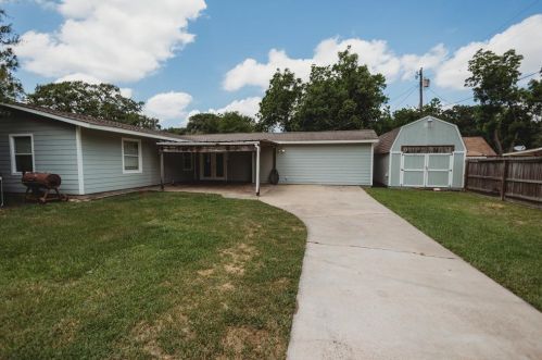 800 Morgan St, Angleton TX 77515-4722 exterior