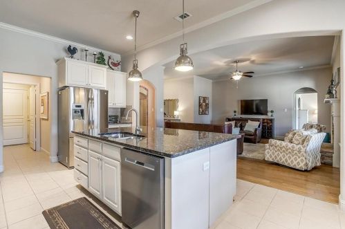 405 Sterling Dr, Fort Worth TX  76126-2461 exterior