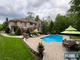 9 Mallard Rd, Mahwah, NJ 07430-2036