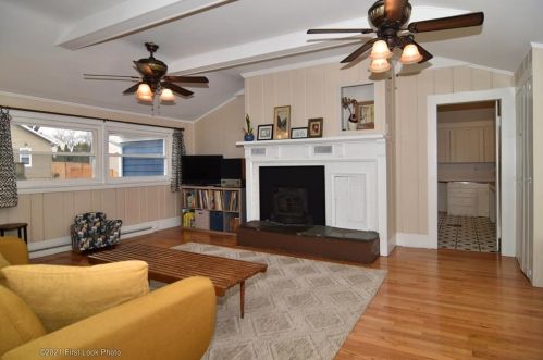 38 Milton Rd, Warwick, RI 02888-1326