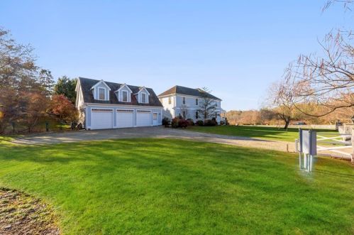 1 Ocean Heights Rd, Middletown, RI 02840-4225