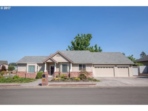 4414 Sweetbriar Ln, Wood Village, OR 97060-4539