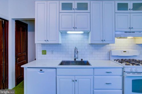 827 Walnut St, Lancaster PA  17602-2436 exterior