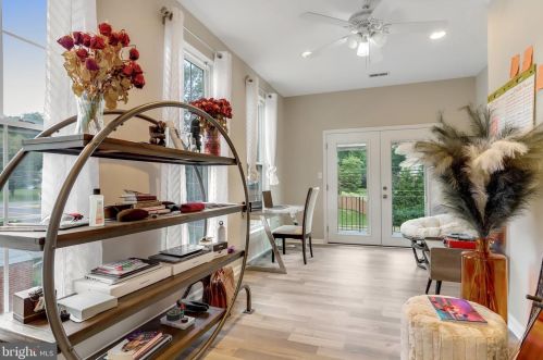 6803 Braddock Rd, Springfield VA  22151-3016 exterior