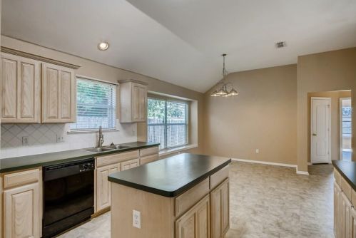 6944 Lomo Alto Dr, Fort Worth TX  76132-3560 exterior