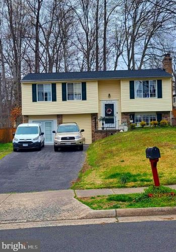 8102 Winter Blue Ct, Springfield VA  22153-2521 exterior