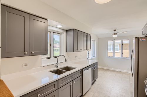 7248 Breen St, Niles, IL 60714-2204