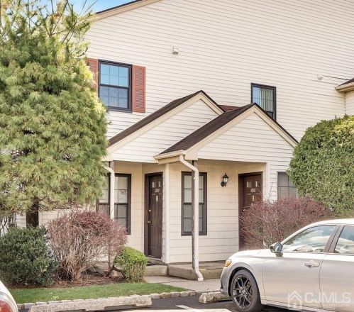 1810 Woodbridge Commons Way, Iselin, NJ 08830-3031