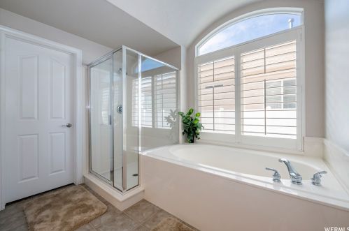 1238 Bateman Pt Dr, Taylorsville UT 84084-2590 exterior