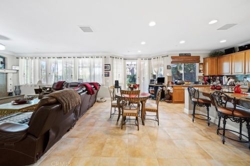 11364 Pondhurst Way, Riverside CA  92505-3471 exterior