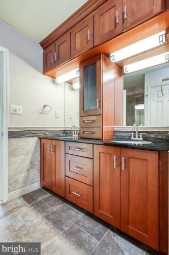 7218 Gentian Ct, Springfield VA  22152-3847 exterior