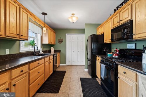 22 Meade Dr, Carlisle PA 17013-8141 exterior