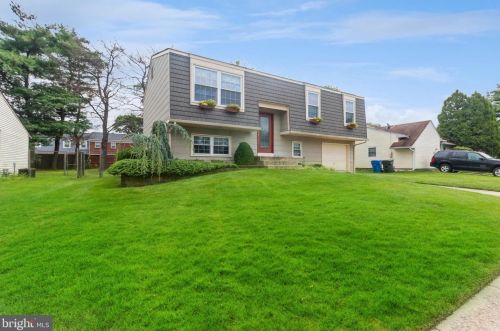 39 Sandal Ln, Willingboro, NJ 08046-1014