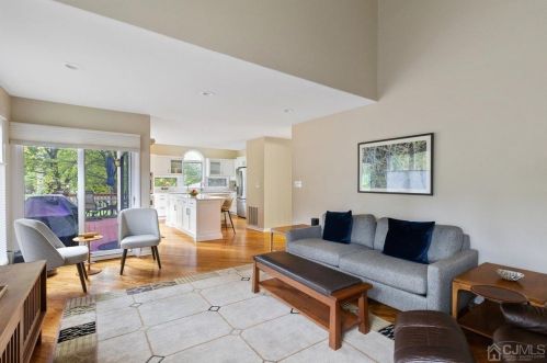 305 Sayre Dr, Princeton NJ  08540-5872 exterior