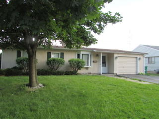 5 Elgin Ave, Romeoville, IL 60446-1323