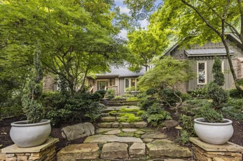 60 Cliffside Xing, Atlanta, GA 30350-2705