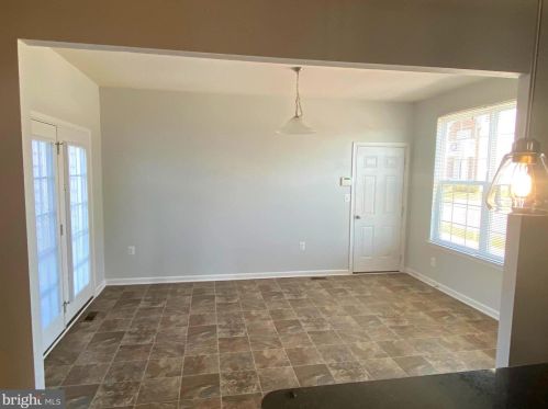 118 Un Rdg Dr, Charles Town WV 25414-4937 exterior