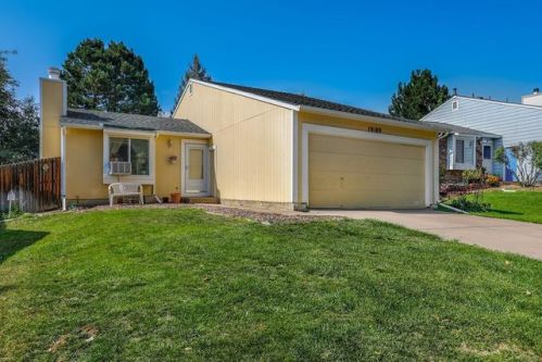 19189 Nassau Dr, Aurora, CO 80013-5127