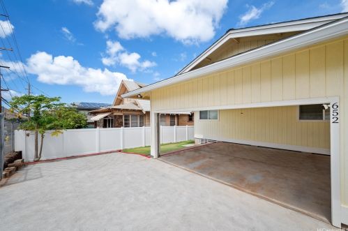 652 9th Ave, Honolulu, HI 96816-2101