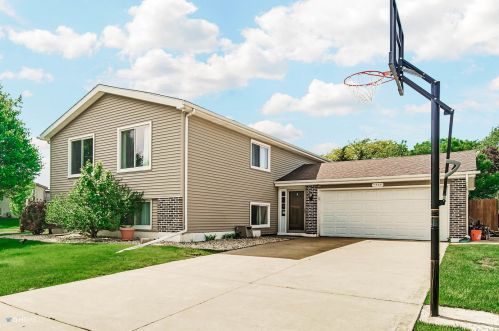 7444 Hickory Creek Dr, Frankfort, IL 60423-9092