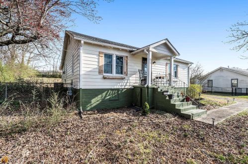 671 Oakhurst Dr, Marietta, GA 30066-6346