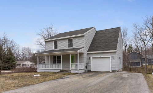 4 St James Pl, Lewiston, ME 04240-5689