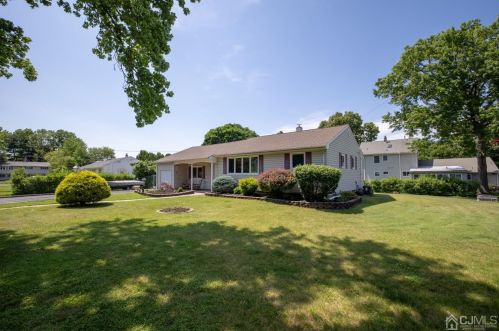 20 Cromwell Ct, Piscataway, NJ 08854-4702