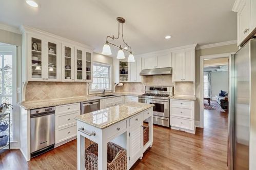 7000 Hunters Br Dr, Atlanta GA  30328-1718 exterior